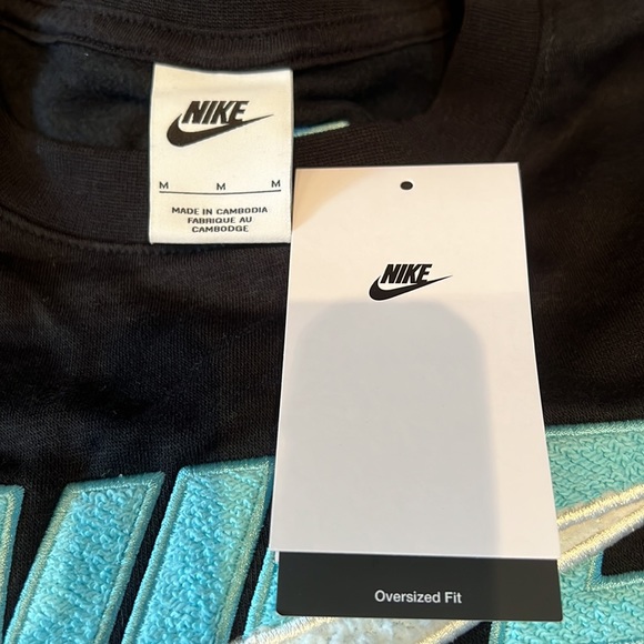 Nike NWT Black Oversized Cropped Sweatshirt. Size Medium. - Picture 8 of 8